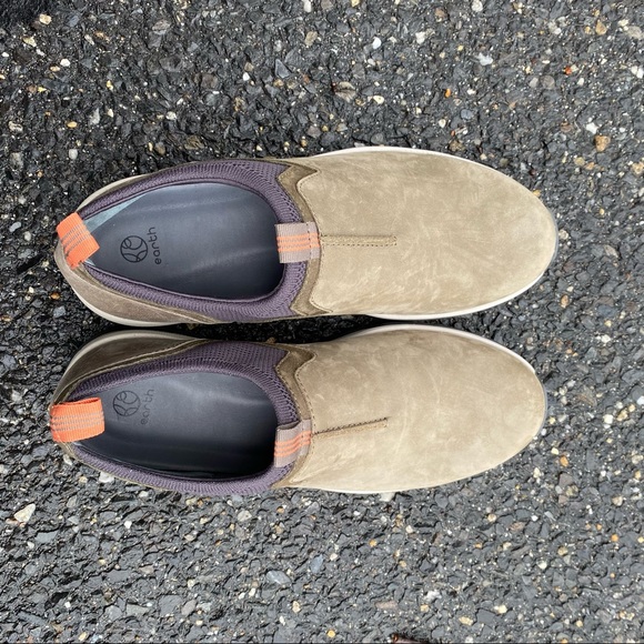 Earth Element Steadfast Taupe Slip on These are Sample shoes - Picture 3 of 12